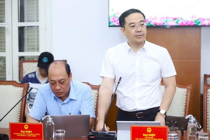 Phó Cục trưởng Cục Xuất bản, In và Phát hành Đinh Tiến Dũng tại Họp báo thường kỳ. (Ảnh: BVHTTDL)