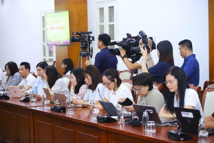 Các phóng viên tác nghiệp tại Họp báo. (Ảnh: BVHTTDL)