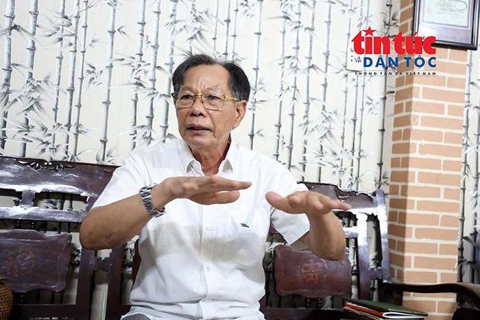 Hơn nửa thế kỷ trôi qua, mỗi lần nhắc đến những đồng đội đã hy sinh, bác sĩ Bản vẫn không giấu được xúc động.