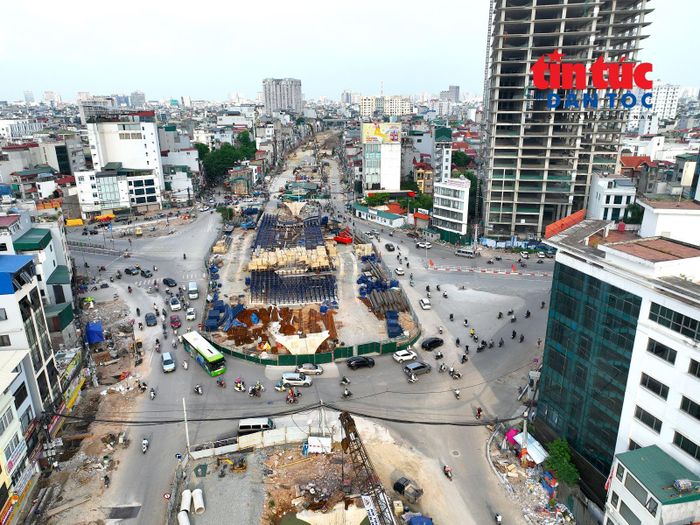 Nhà thầu đang đẩy nhanh tiến độ cầu vượt tại nút giao Vành đai 1 - Láng Hạ - Giảng Võ.