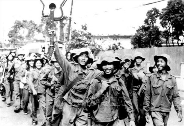 Thanh niên xung phong Thành phố Hồ Chí Minh hăng hái lên đường đi xây dựng vùng kinh tế mới, ngày 28/3/1976. Ảnh: Tư liệu/TTXVN phát