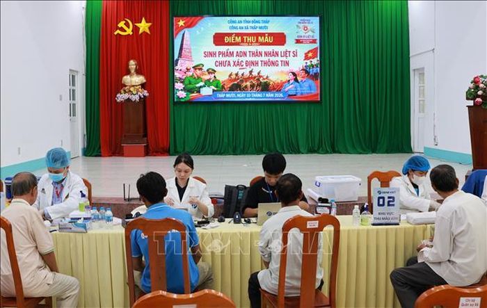 Điểm thu mẫu sinh phẩm ADN thân nhân liệt sĩ chưa xác định thông tin tại xã Tháp Mười, tỉnh Đồng Tháp.