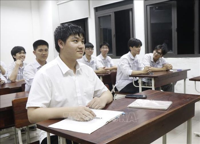 Tạ Ngọc Minh, Trường THPT Chuyên Bắc Ninh, luôn tìm tòi, nghiêm túc trong quá trình học.