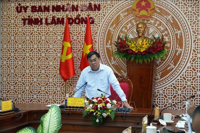 Phó Chủ tịch UBND tỉnh Lâm Đồng Võ Ngọc Hiệp nghiêm khắc nêu tên 35/124 lãnh đạo UBND xã, phường, đặc khu không nghiêm túc tham gia cuộc làm việc.