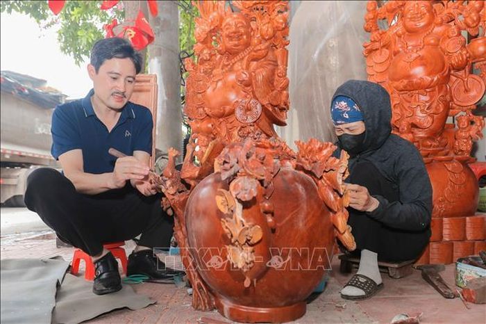 Mô hình xã XHCN được các nghệ nhân kỳ vọng sẽ quy hoạch sản xuất tập trung các hộ nhỏ lẻ, phát triển thương hiệu làng nghề và du lịch bền vững, giúp thủ tục hành chính nhanh gọn, mang lại ấm no, hạnh phúc cho nhân dân. Ảnh: Phan Phương/TTXVN
