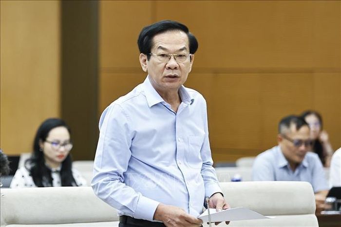 Bộ trưởng Bộ Nội vụ Đỗ Thanh Bình thuyết trình về nội dung cơ bản của dự thảo. Ảnh: Doãn Tấn/TTXVN