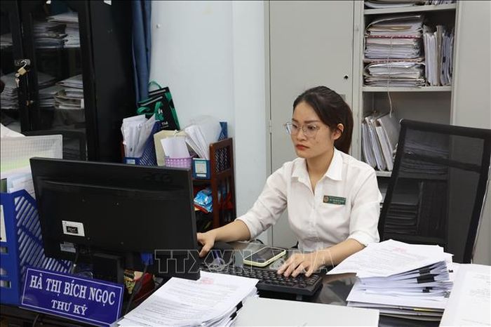 Thư ký Tòa án nhân dân khu vực 2 TP Hồ Chí Minh.