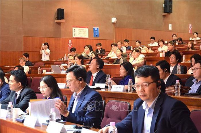 Quang cảnh hội nghị thu hút đầu tư tại Hàn Quốc.