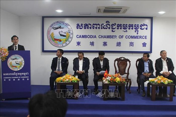 Ông Tan Monivann, Phó Chủ tịch Phòng Thương mại Campuchia (CCC) phát biểu tại hội thảo. Ảnh: Minh Hưng/PV TTXVN tại Campuchia