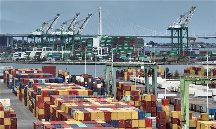 Cảng hàng hóa Long Beach, bang California, Mỹ. Ảnh: AFP/TTXVN