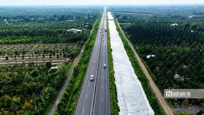 Đây là một trong các dự án giao thông trọng điểm quốc gia, được ưu tiên tối đa về nguồn vật liệu. Khi hoàn thành, tuyến cao tốc được kỳ vọng tăng năng lực kết nối giữa Tp.HCM và Đồng bằng sông Cửu Long, giảm áp lực giao thông trên Quốc lộ 1, thúc đẩy phát triển kinh tế - xã hội vùng kinh tế trọng điểm phía Nam.