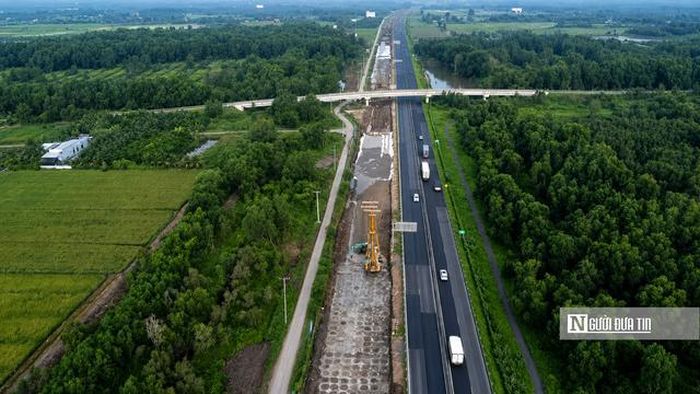 Đoạn Trung Lương - Mỹ Thuận mở rộng từ 4 lên 6 làn, tốc độ 100 km/h. Các hạng mục kèm theo gồm: đường gom, cầu, nút giao, trạm thu phí, điểm dừng nghỉ và hệ thống giao thông thông minh.