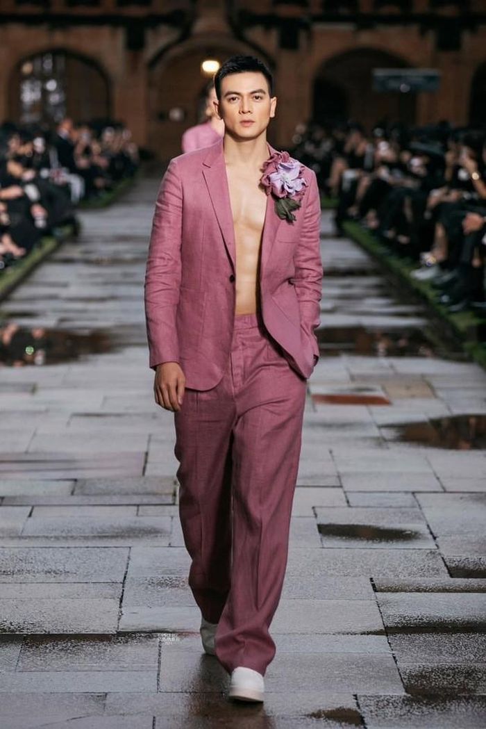 Lê Xuân Tiền là gương mặt quen thuộc trên các sàn diễn thời trang.