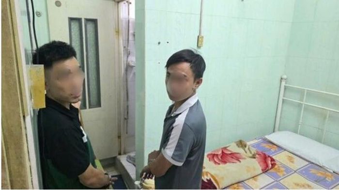 2 đối tượng tại hiện trường vụ cướp 16 cây vàng của chủ nhà nghỉ. Ảnh: CAHN