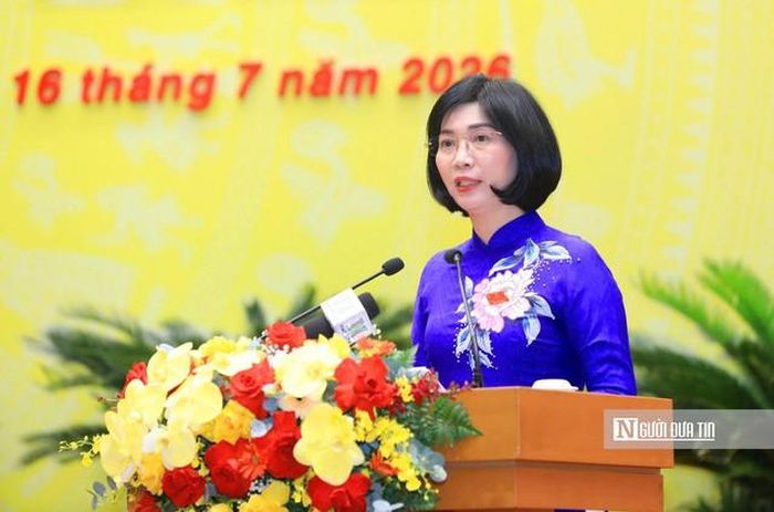 Chủ tịch HĐND Thành phố Hà Nội Phùng Thị Hồng Hà phát biểu bế mạc kỳ họp (Ảnh: Quang Thái).