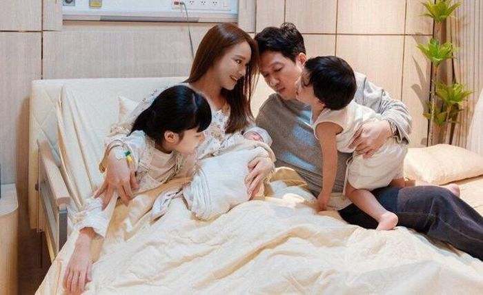 Gia đình hạnh phúc của Trường Giang và Nhã Phương.