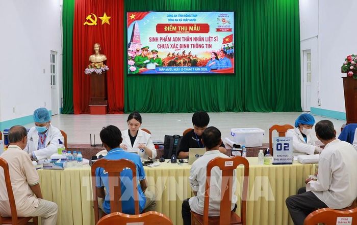 Điểm thu mẫu sinh phẩm ADN thân nhân liệt sĩ chưa xác định thông tin tại xã Tháp Mười, tỉnh Đồng Tháp. Ảnh: Nhựt An - TTXVN