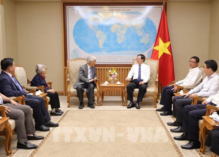 Phó Thủ tướng Hồ Quốc Dũng tiếp Giáo sư Trần Thanh Vân, Chủ tịch Hội Khoa học Gặp gỡ Việt Nam, Giám đốc Trung tâm Quốc tế Khoa học và Giáo dục liên ngành (ICISE). Ảnh: TTXVN phát