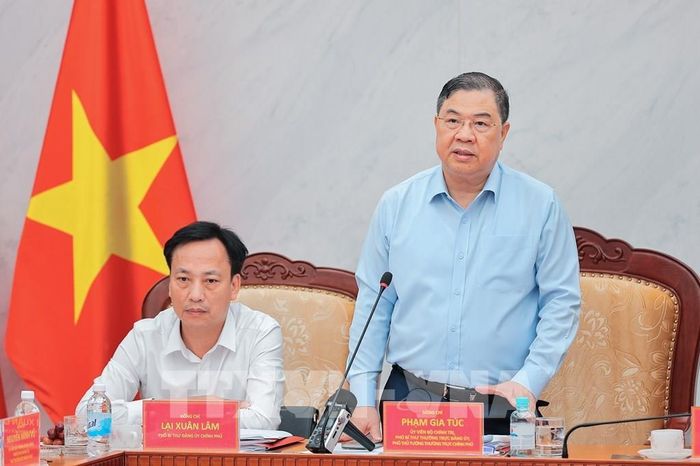 Đồng chí Phạm Gia Túc, Ủy viên Bộ Chính trị, Phó Bí thư Thường trực Đảng ủy, Phó Thủ tướng Thường trực Chính phủ phát biểu chỉ đạo. Ảnh: Lê Đông - TTXVN