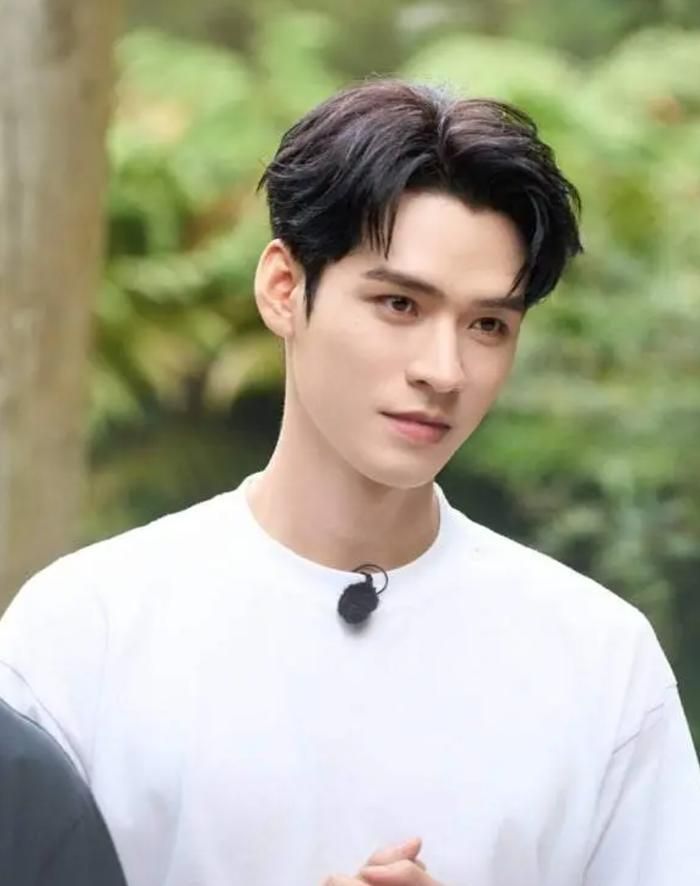 Cung Tuấn tiếp tục phát huy lợi thế vóc dáng và thần thái cuốn hút trong các tạo hình cổ trang mới sau thành công của Sơn Hà Lệnh. Ảnh: Weibo