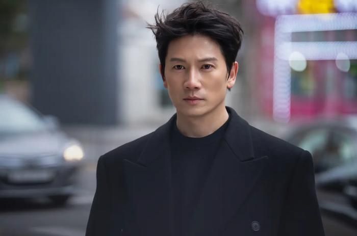Phim Hàn Quốc mới của Ji Sung tạo sức hút lớn nhờ kịch bản khác lạ và diễn xuất ăn ý.