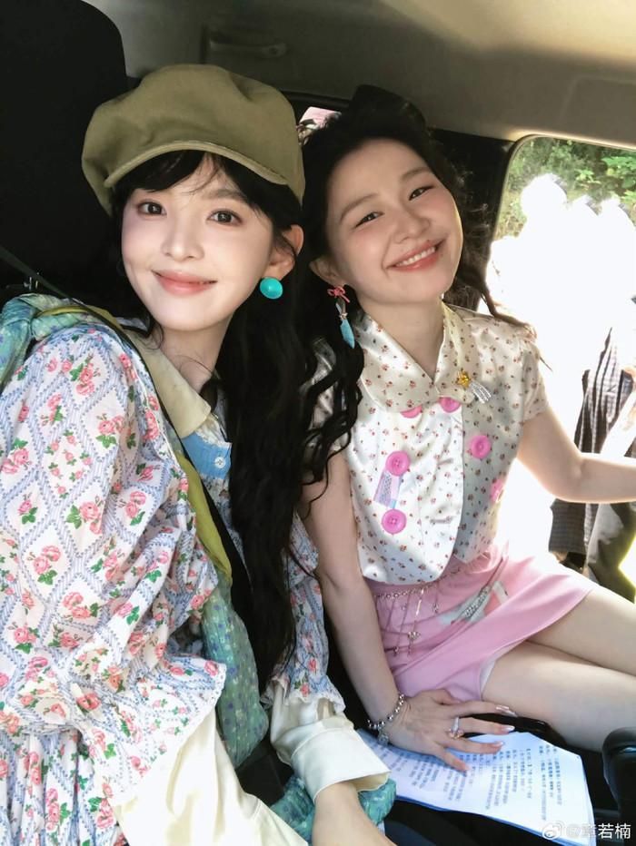 Hai nữ chính mang đến câu chuyện về tình bạn, sự đồng hành và trưởng thành. Ảnh: Weibo.