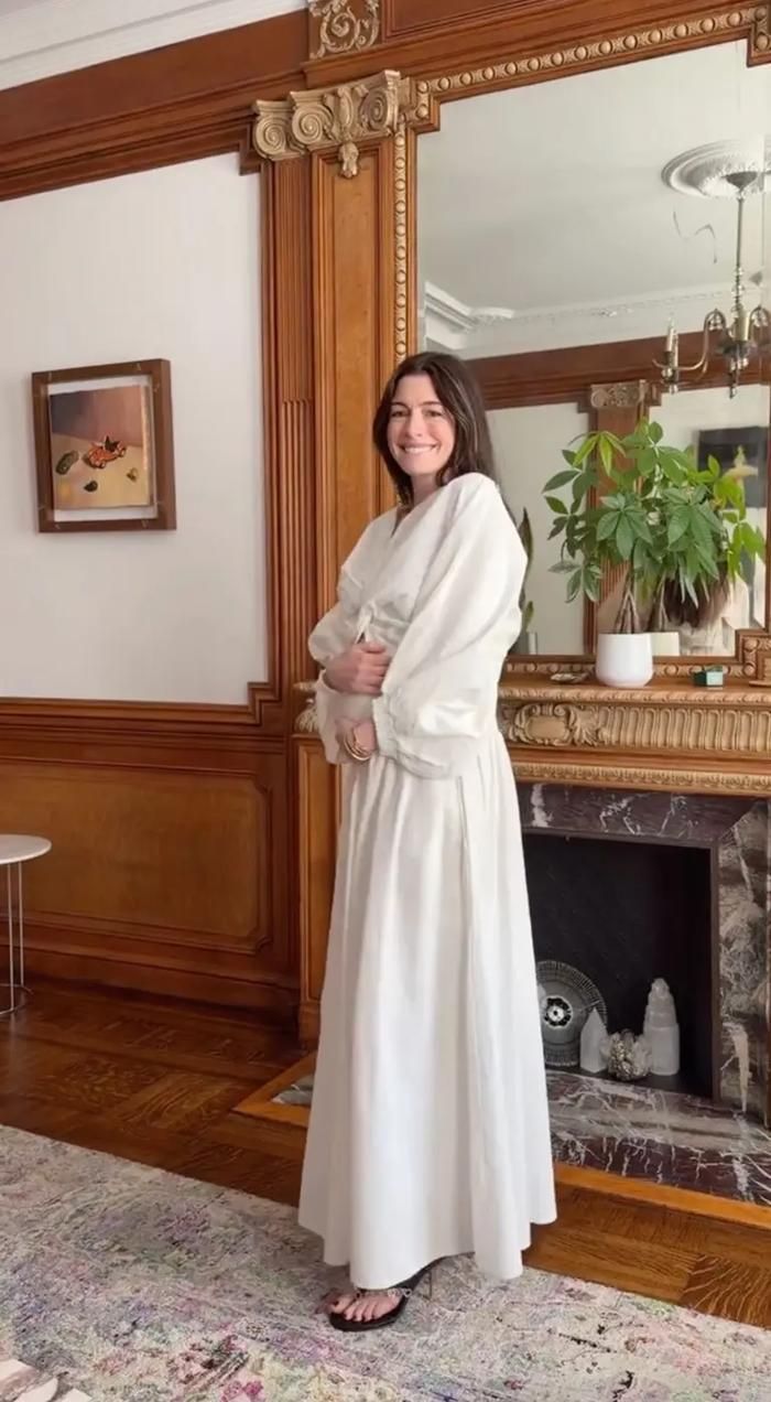 Khoảnh khắc Anne Hathaway công bố mang thai lần ba hồi tháng trước.