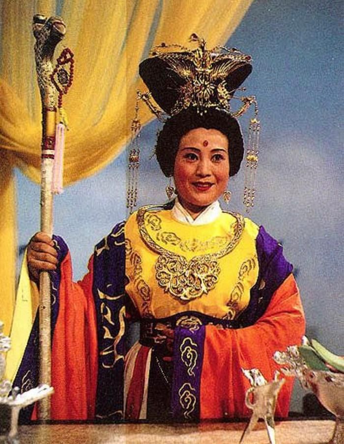 Tây Vương Mẫu - Chủ nhân Dao Trì, đứng đầu các tiên nữ.