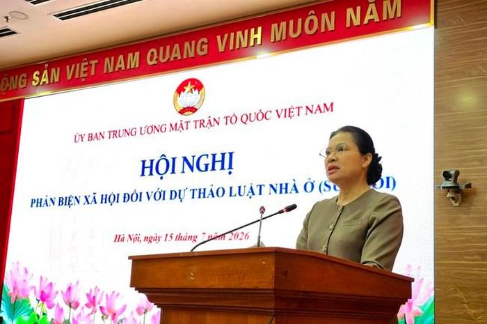 Ủy viên TƯ Đảng, Phó Chủ tịch - Tổng Thư ký Ủy ban Trung ương MTTQ Việt Nam Hà Thị Nga phát biểu khai mạc hội nghị