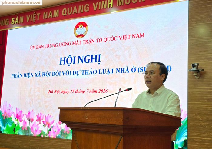 Thứ trưởng Bộ Xây dựng Nguyễn Văn Sinh phát biểu.