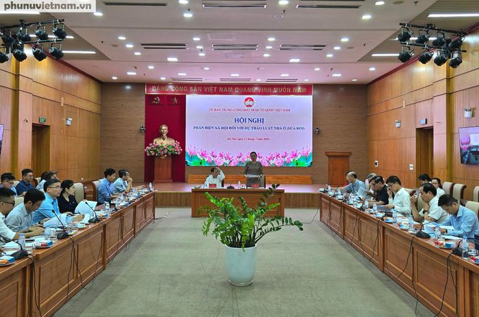 Quang cảnh Hội nghị phản biện xã hội đối với dự thảo Luật Nhà ở (sửa đổi).