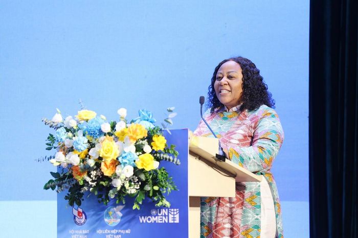 Bà Caroline Nyamayemombe, Trưởng đại diện UN Women tại Việt Nam, phát biểu tại buổi lễ