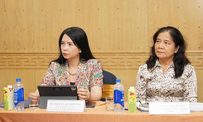 Bà Trần Lan Phương (bên trái) - Đại biểu Quốc hội khóa XVI, Phó Bí thư Thường trực Đảng ủy, Phó Chủ tịch Thường trực Hội LHPN Việt Nam - tham dự tọa đàm