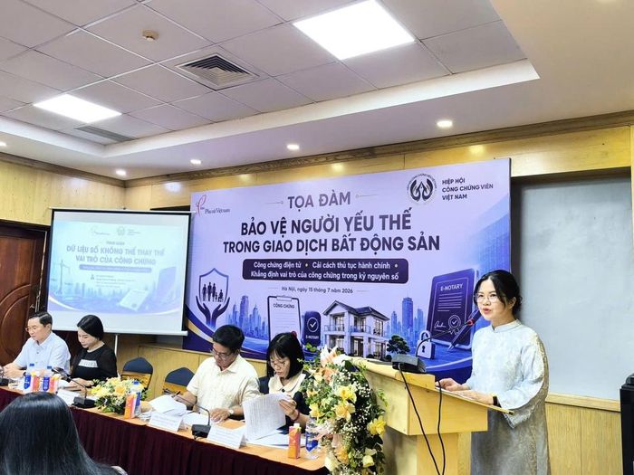 ThS Nguyễn Thị Lan Hương - Công chứng viên, Giảng viên học viện Tư pháp - trao đổi tại tọa đàm