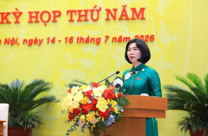 Chủ tịch HĐND thành phố Phùng Thị Hồng Hà phát biểu kết luận phiên chất vấn và trả lời chất vấn. Ảnh: Thành Thái