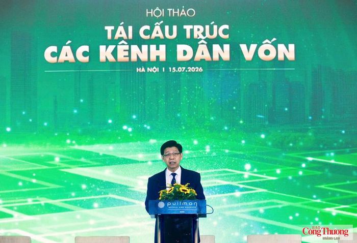 Ông Phạm Văn Hoành, Tổng Biên tập Báo Tài chính - Đầu tư phát biểu khai mạc hội thảo