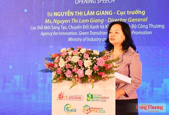 Bà Nguyễn Thị Lâm Giang, Cục trưởng Cục Đổi mới sáng tạo, Chuyển đổi xanh và Khuyến công phát biểu tại lễ khai mạc.