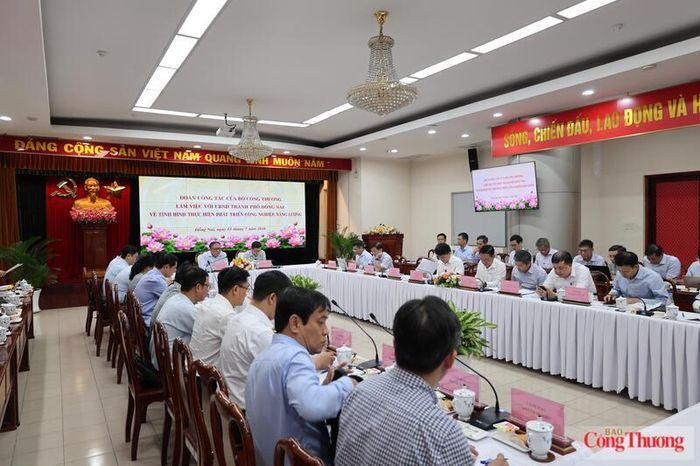 Quang cảnh buổi làm việc. Ảnh: Thừa Ngọc