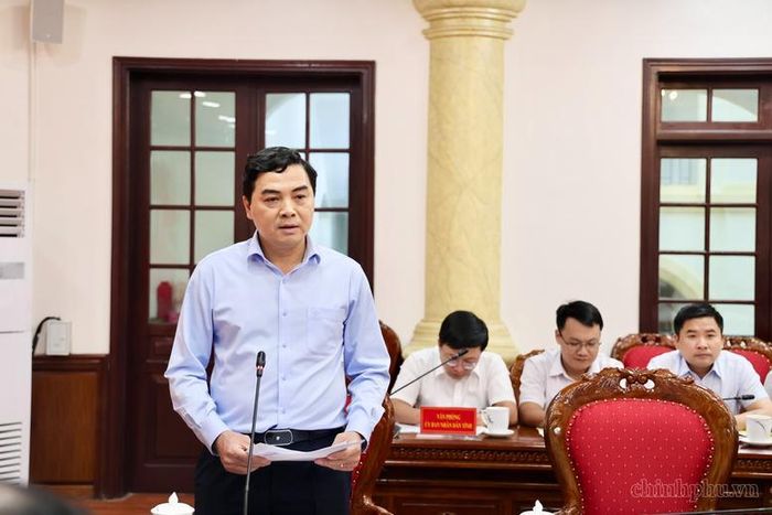 Chủ tịch UBND tỉnh Thanh Hóa Nguyễn Hoài Anh báo cáo tại buổi làm việc. Ảnh: Báo điện tử Chính phủ