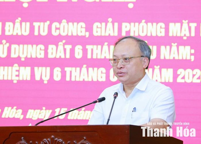Giám đốc Sở Tài chính Lê Trọng Thụ trình bày báo cáo.