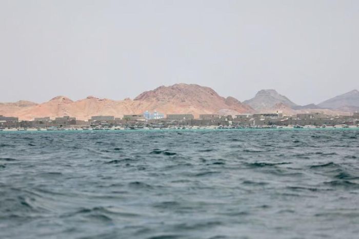 Hình ảnh một ngôi làng ven biển Bab el-Mandeb, Yemen, ngày 2 tháng 4 năm 2026. Ảnh: Reuters.