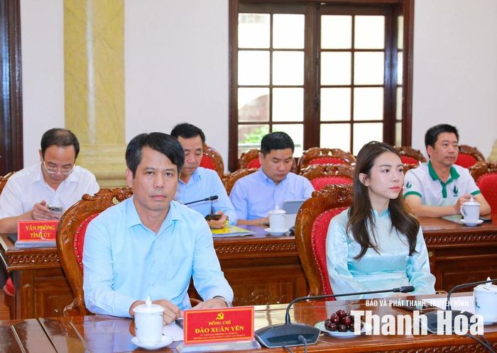 Trưởng Ban Tuyên giáo và Dân vận Tỉnh ủy Đào Xuân Yên và các đại biểu dự buổi gặp mặt.