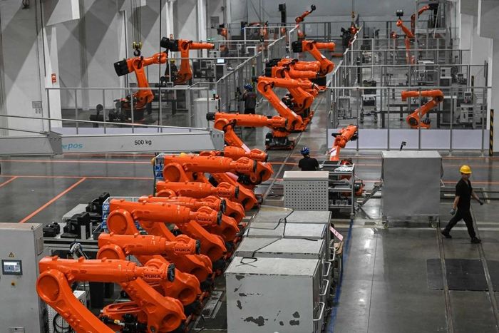 Sản lượng công nghiệp trong tháng 6 của Trung Quốc tăng 5,3% so với cùng kỳ năm trước, vượt dự báo của thị trường. Ảnh: SCMP.