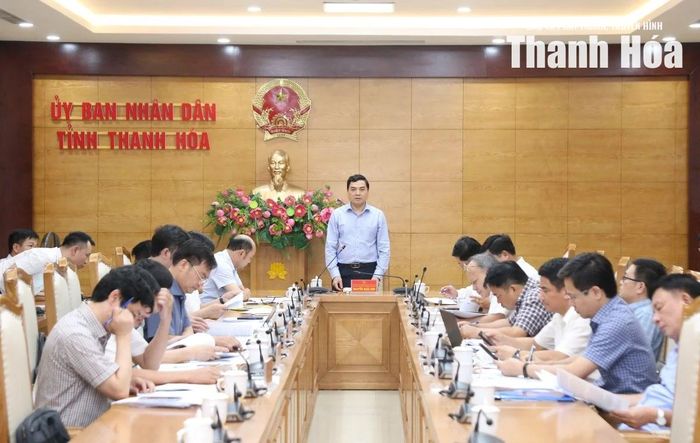 Chủ tịch UBND tỉnh Nguyễn Hoài Anh phát biểu tại hội nghị.