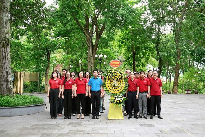 Đoàn công tác Agribank đã thành kính dâng hương tại Khu di tích lịch sử Căng và Đồn Nghĩa Lộ (thuộc tỉnh Lào Cai).