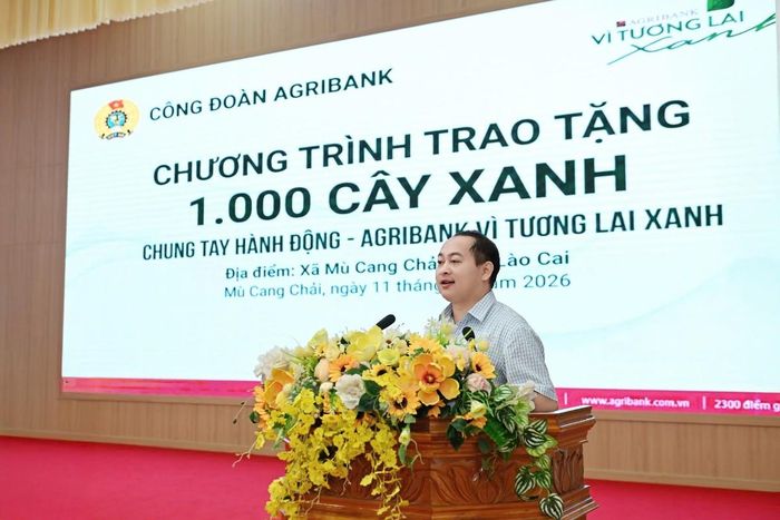 Đồng chí Giàng A Tạng - Ủy viên Ban Thường vụ Đảng ủy, Phó Chủ tịch UBND xã Mù Cang Chải phát biểu tại Chương trình.