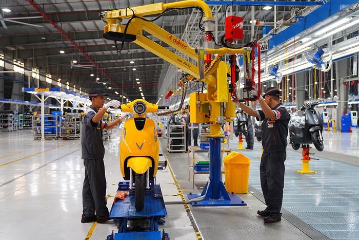 Điểm mấu chốt và tạo ra sức hút lớn nhất của Nghị quyết 66.22 chính là cơ chế miễn, giảm lệ phí trước bạ trực tiếp cho người dùng VNeID mức độ 2 khi tiến hành khai và nộp thuế điện tử đối với các giao dịch đăng ký quyền sở hữu ô tô, xe máy từ lần thứ hai trở đi.