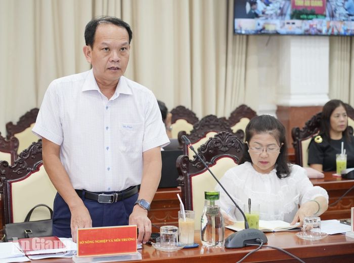 Đại diện Sở Nông nghiệp và Môi trường tỉnh An Giang phát biểu ý kiến tại hội nghị. Ảnh: THỤY DU