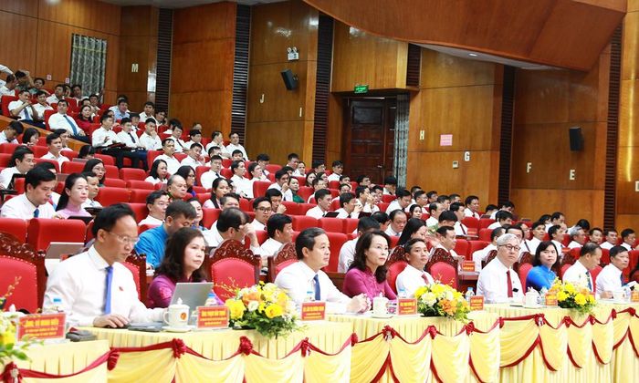 Các đại biểu dự kỳ họp.