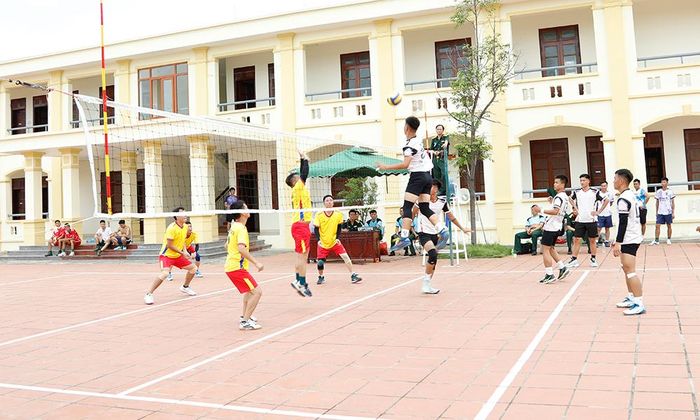 Các đội thi đấu nội dung bóng chuyền nam.